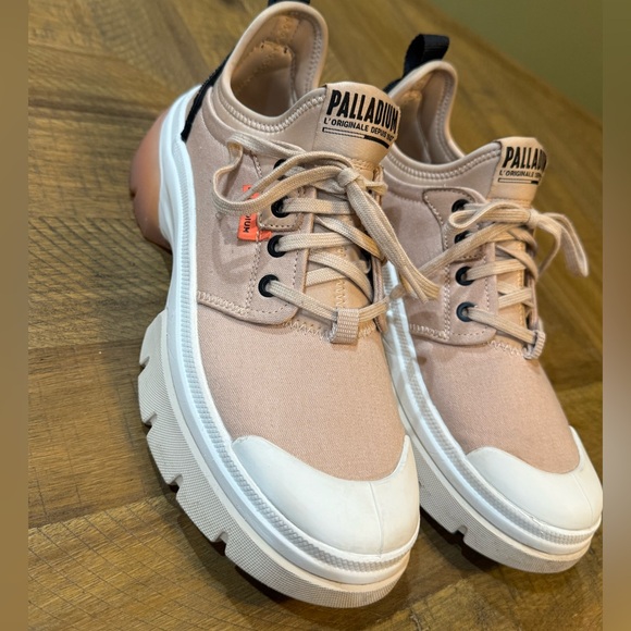 Palladium Pallawave Lo Metro Revolt Line Sneaker Boots in Like New Condition - Picture 2 of 16